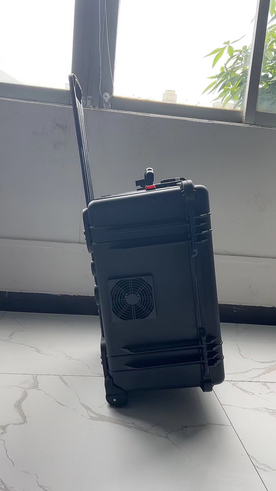 长白手拉箱型移动通信干扰器